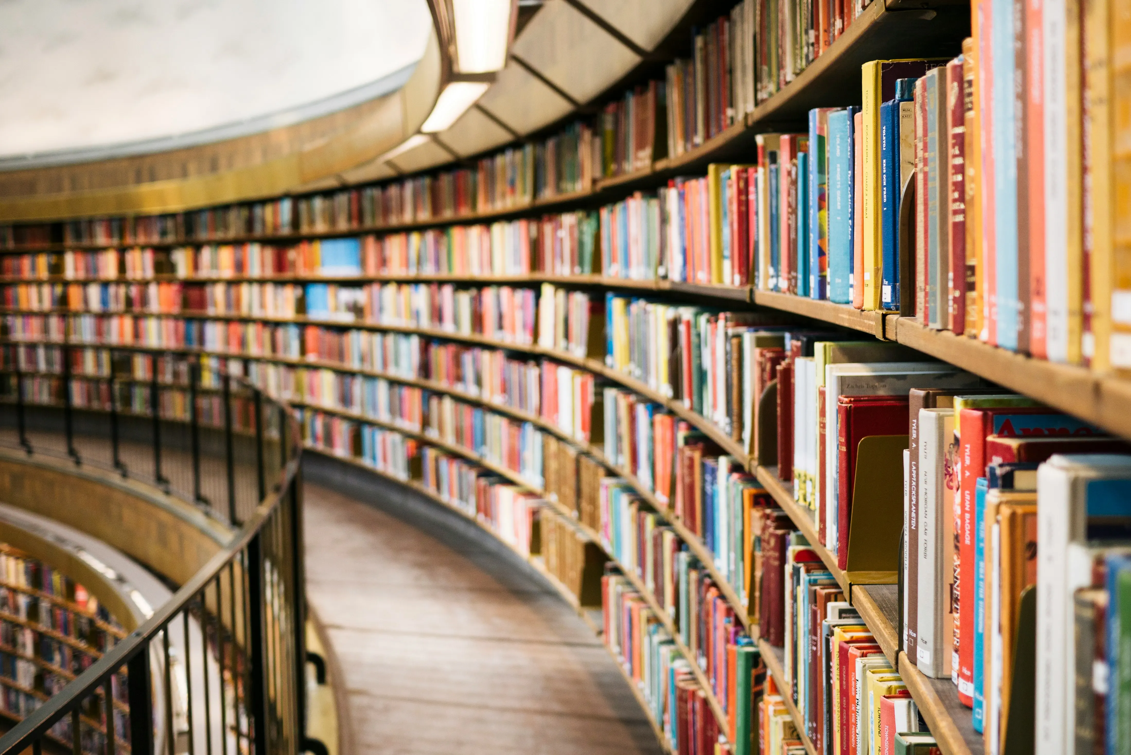 A bookshelf representing OPDS online library catalogs